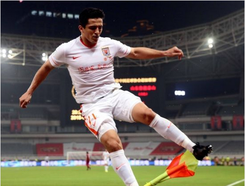 中超半程最佳阵容:国安3将领跑 中场涌现大师