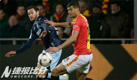 海牙客场有利 艾克马亚 VS 海牙 2014/2015荷甲第31轮 比赛时间:2015-04-19 星期日 00:30 利记盘口:0.81 半球 1.12 立博国际:1.80 3.80 4.20 竞彩指数:1.72 3.65 3.75 2014/2015荷甲第31轮,艾克马亚坐镇主场德胡特球场迎战海牙。艾克马亚本赛季的战绩有提高,目前30轮联赛取得15胜5平10负积50分排名第5位,本季在客场的战绩助推排名,他们在客场取得8胜2平5负战绩,球队近期的状态很不稳定,上轮联赛在客