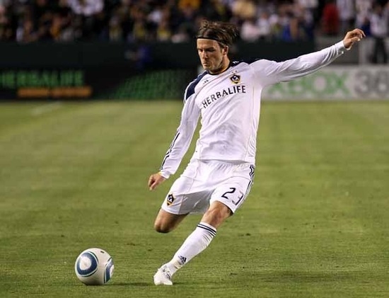 足球场上的绝杀--贝克汉姆的任意球-足球百科