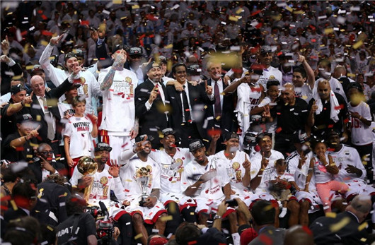 nba球队名称和图标_nba球队收入排行
