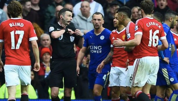 英超赛季前颁布多项新规则:球员包围裁判将染